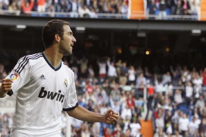 世界杯2026-奥亚尔萨瓦尔爆发撕裂防线，德国战车连续得分碾压几内亚