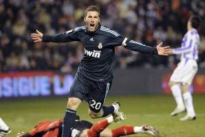 开云APP-年度焦点之战之夜，浓眉成为全场焦点