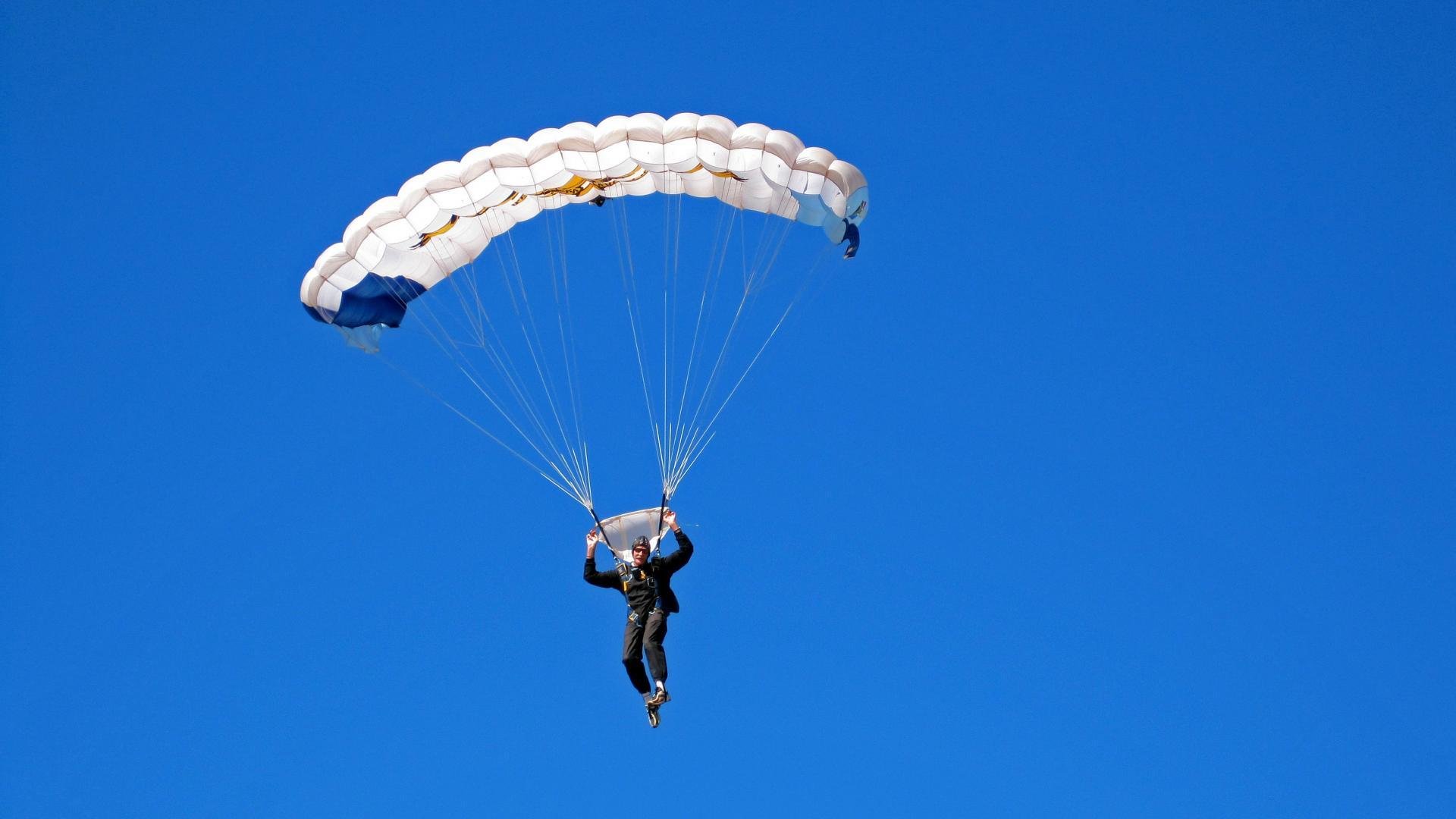 乔治连续得分拉开差距，雷霆轻取灰熊，当个人英雄主义照亮团队胜利