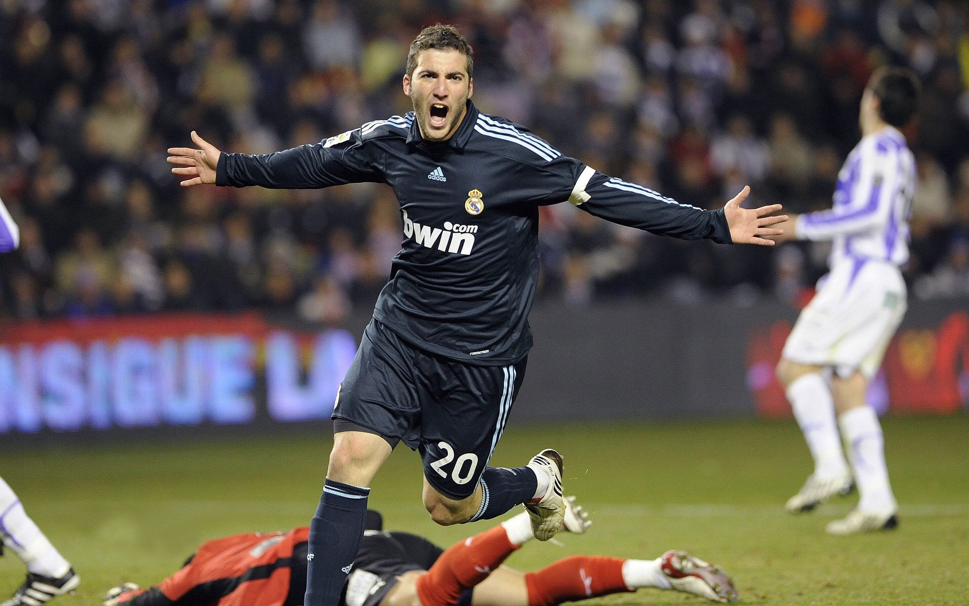 森林狼强势晋级步行者，小贾伦成为关键先生