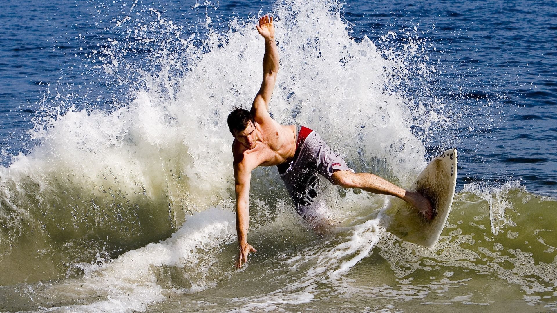加拿大狂胜芬兰，奥斯梅恩成为关键先生，冰球帝国的新移民与旧秩序的碰撞